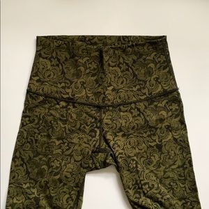 NWOT Lululemon Leggings, Size 8, Luxtreme